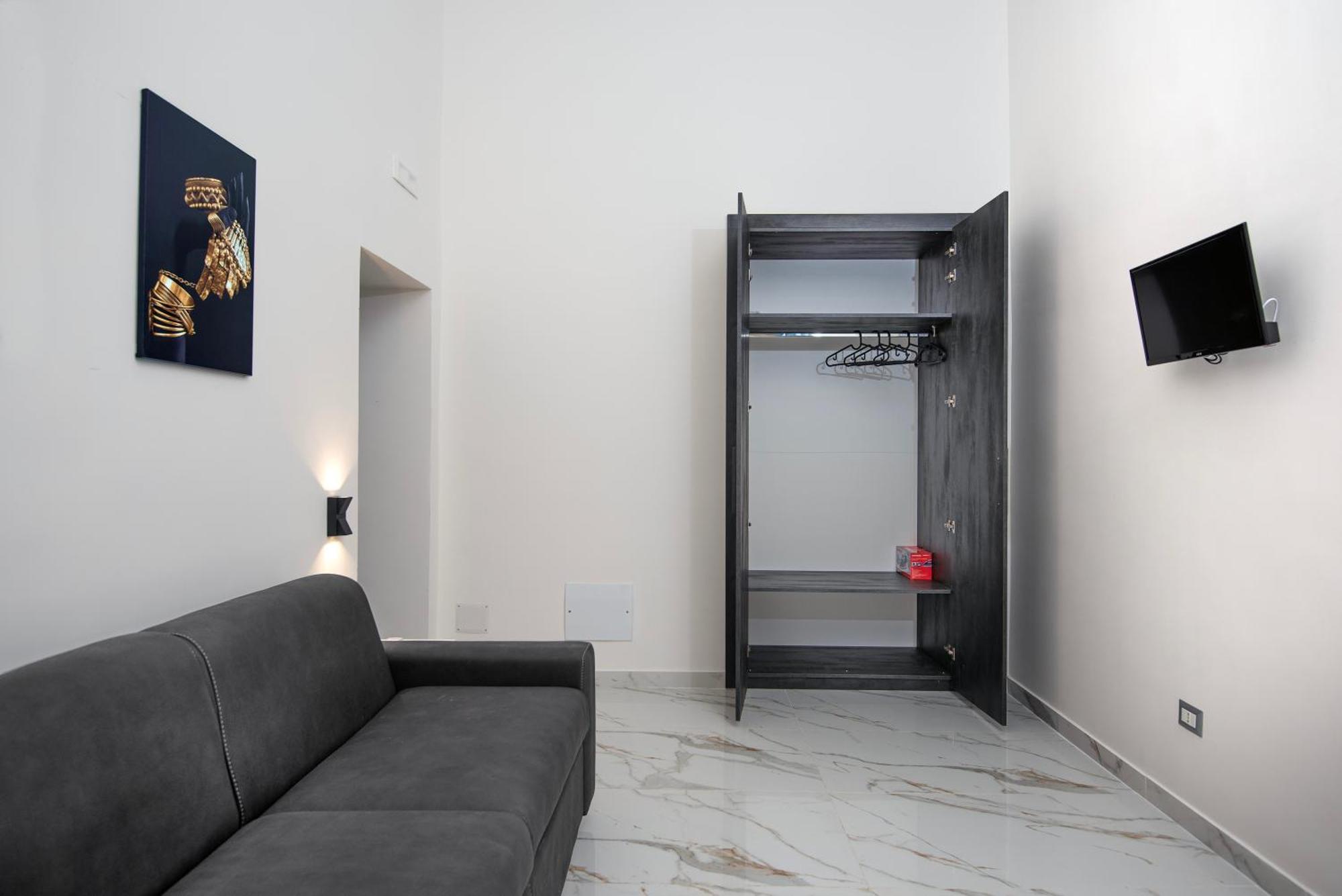 Irooms Foria 215 * Napoli